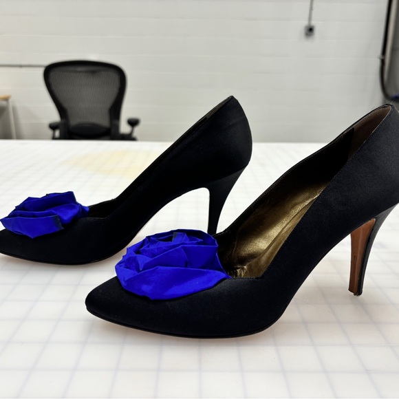 Yves Saint Laurent Black satin and Blue rose Women's heels - Picture 2 of 4